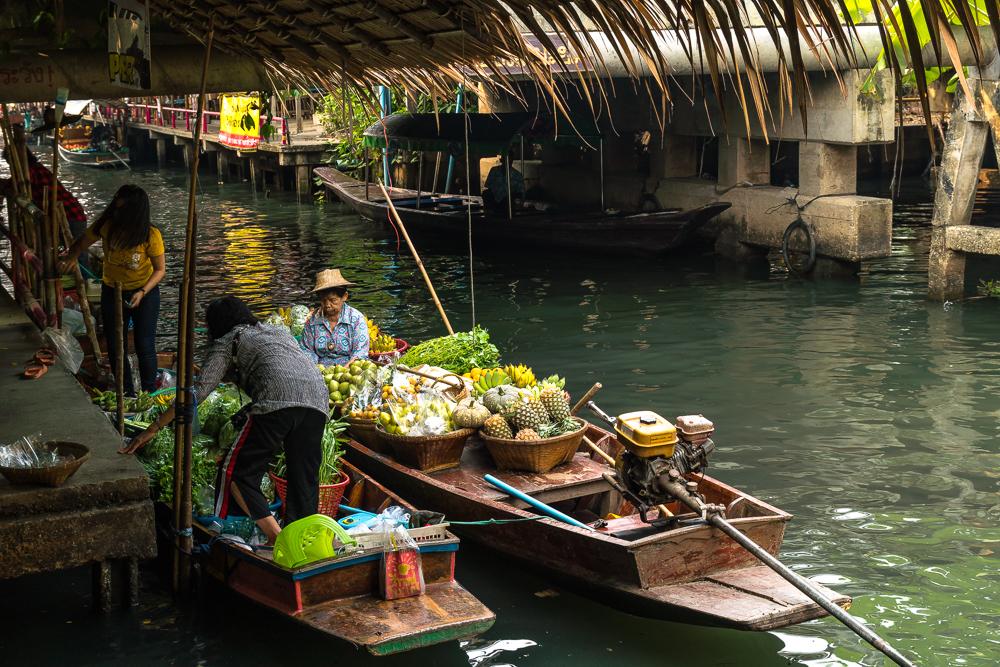 Floating Market: A Unique Dining Experience at Global Village